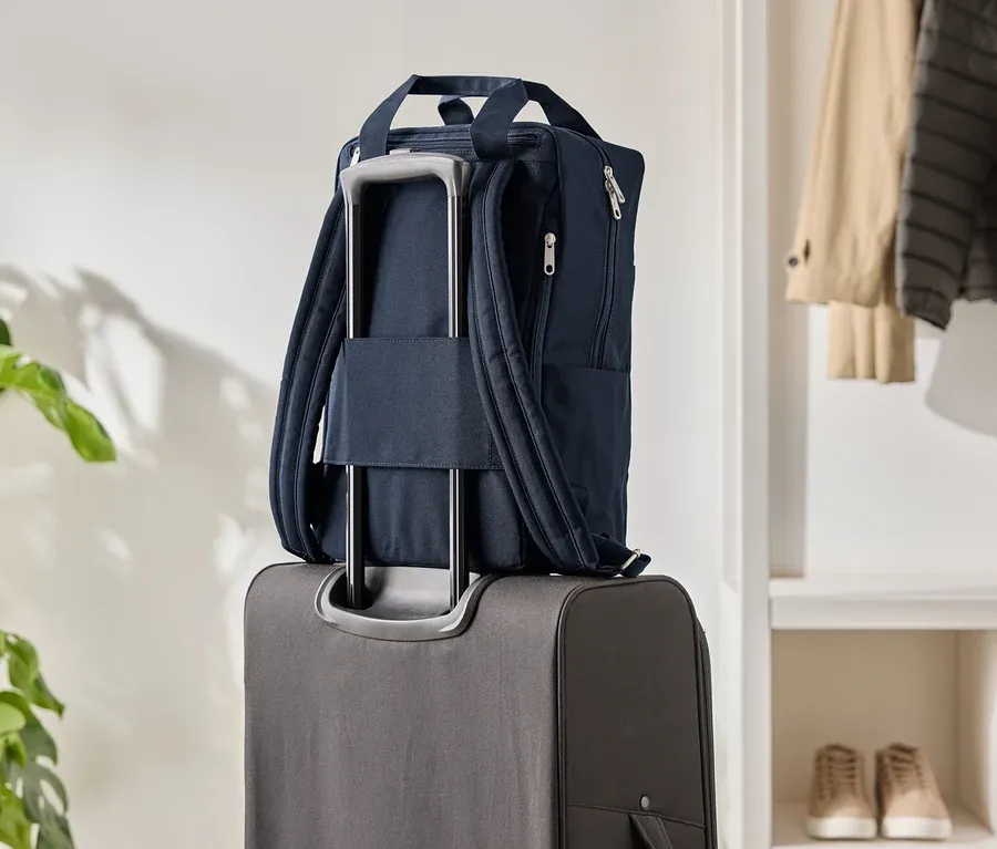 Ideal fr Stdtetrips: Dieser Tchibo Rucksack schtzt vor Diebstahl